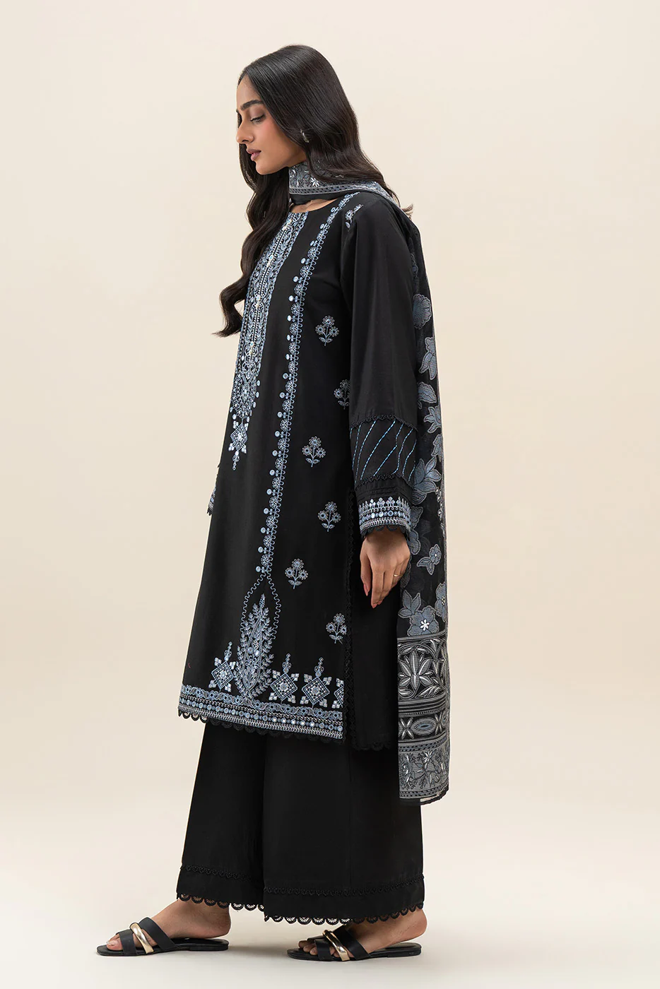 3 PIECE EMBROIDERED LAWN SUIT-RAVEN GRACE - Image 2